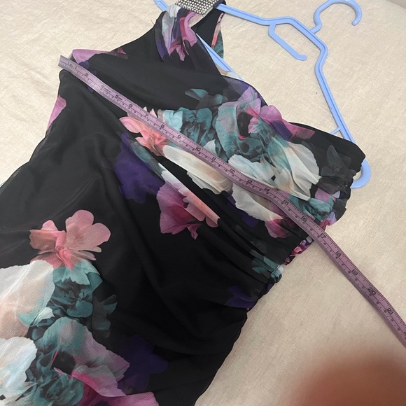 le chateau night out dress or for an occasion ; llong , one shoulder - Picture 5 of 7